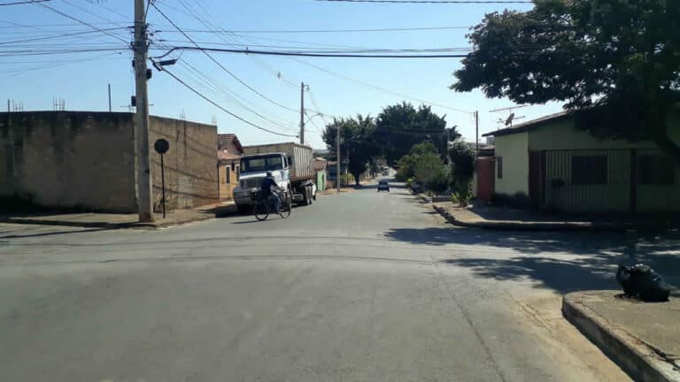 Vendedora ambulante invade residência e furta mais de R$2 mil do bolso de idoso em João Pinheiro