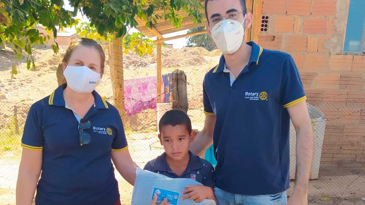 Rotary Club João Pinheiro Participação entrega mais de 50 cobertores em mais uma ação social para a comunidade carente
