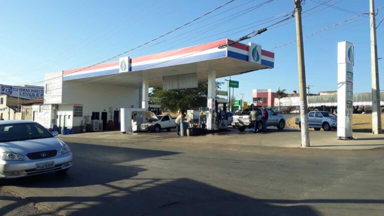 Preço médio da gasolina rompe marca de R$ 6 por litro nos postos de João Pinheiro