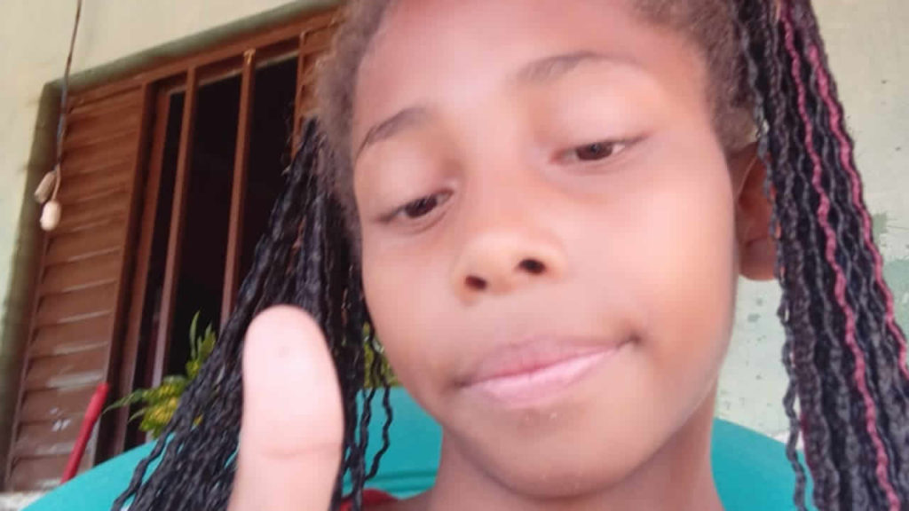 Criança de 10 anos encontrada em piscina pode ter sido violentada e assassinada em Brasilândia de Minas