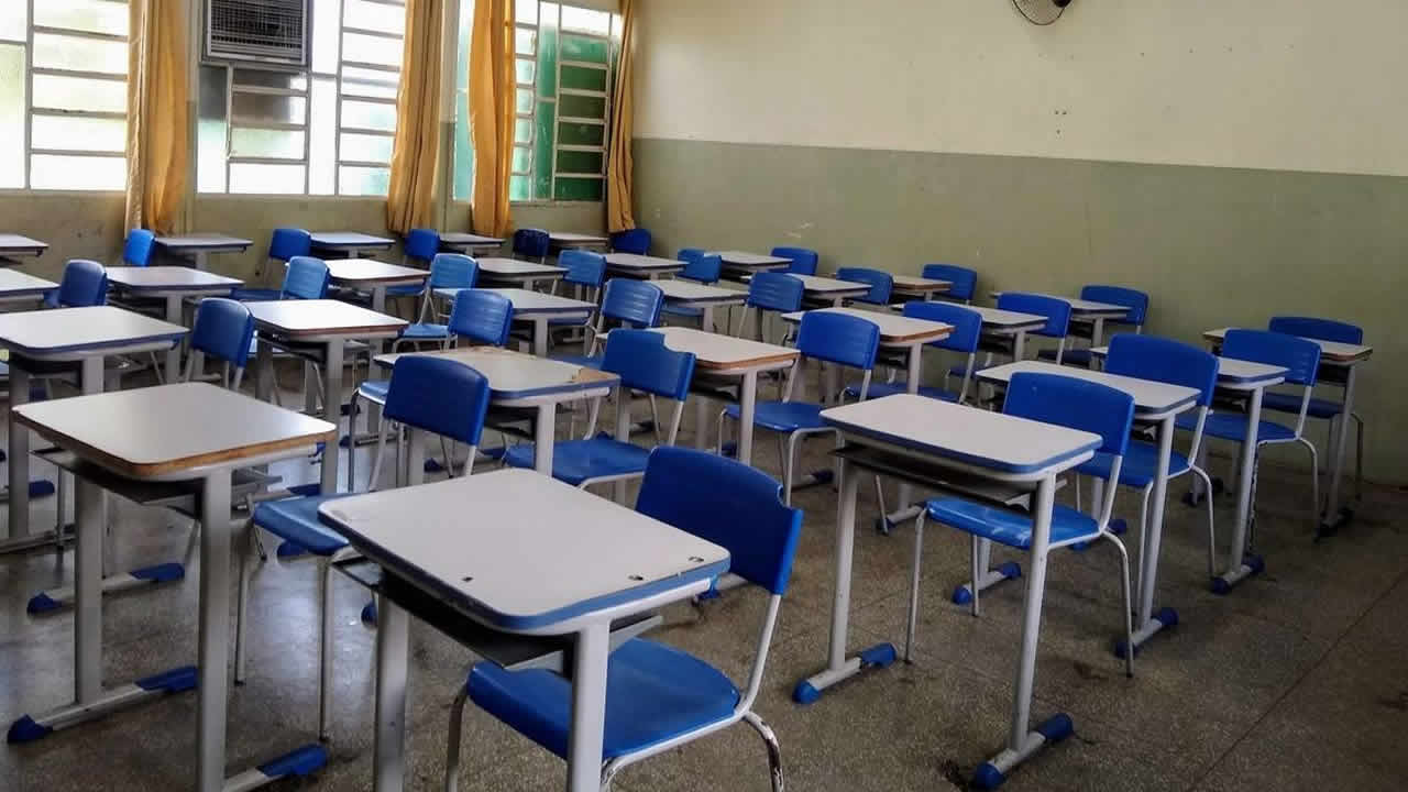 Greve dos professores é encerrada e aulas presenciais retomam na 5ª em Minas Gerais