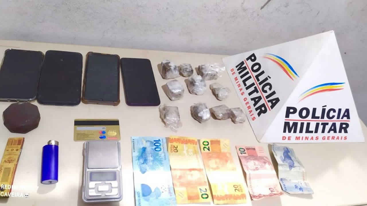 PM encontra 9 tabletes de maconha escondidos em colchão e prende três homens em João Pinheiro
