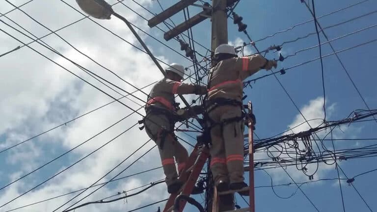 Conta de luz poderá ficar 50% mais cara; novo valor da bandeira tarifária será anunciado hoje