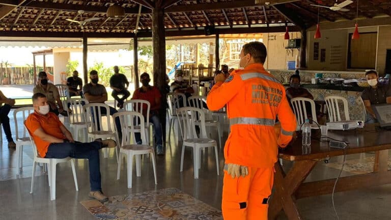Corpo de Bombeiros realiza curso de técnicas básica de brigadista visando combate a incêndios em João Pinheiro