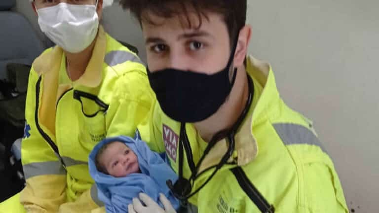 Mulher entra em trabalho de parto e bebê nasce na BR-040, em Luizlândia do Oeste (JK)