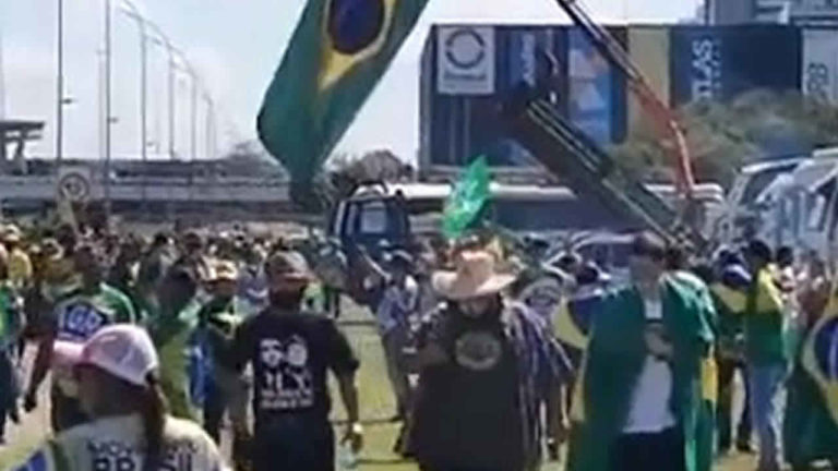 Manifestantes de João Pinheiro organizam caravana para irem a Brasília no 07 de setembro; saiba como participar