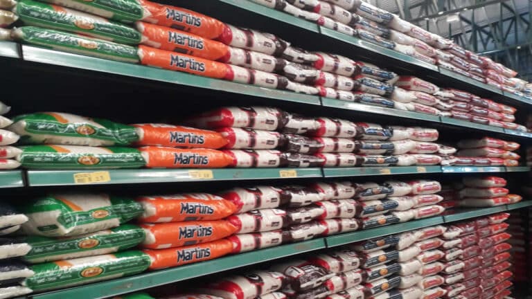 Preço do arroz sobe em um ano quase oito vezes mais que o salário mínimo