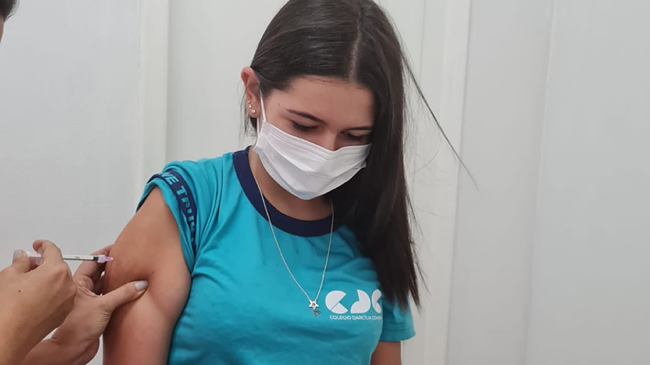 Adolescentes pinheirenses acordam cedo para se vacinarem contra a Covid-19
