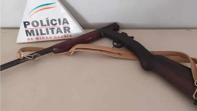 PM prende homem que supostamente exibia arma de fogo em via pública de João Pinheiro