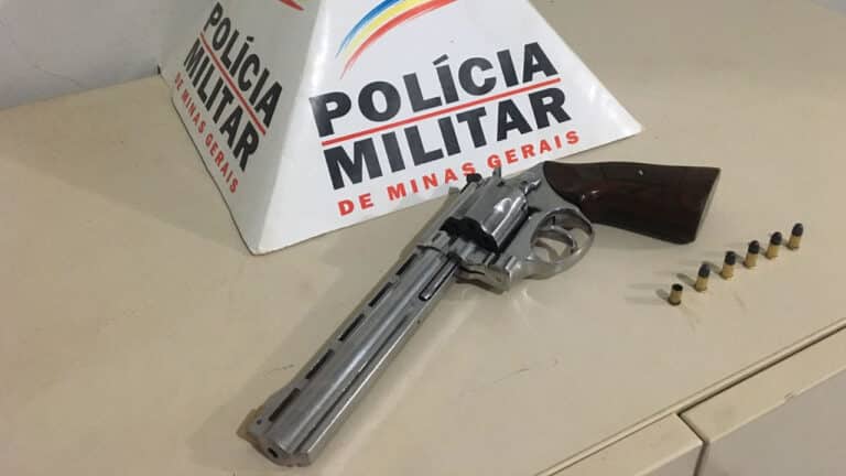 Policia Militar prende jovem que portava arma de fogo em bar de João Pinheiro