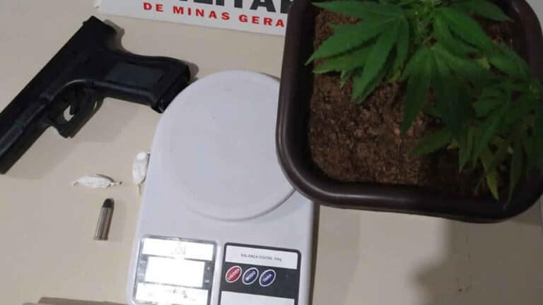 Suspeito que portava drogas tenta se passar por irmão e acaba preso após mentir para a PM em João Pinheiro