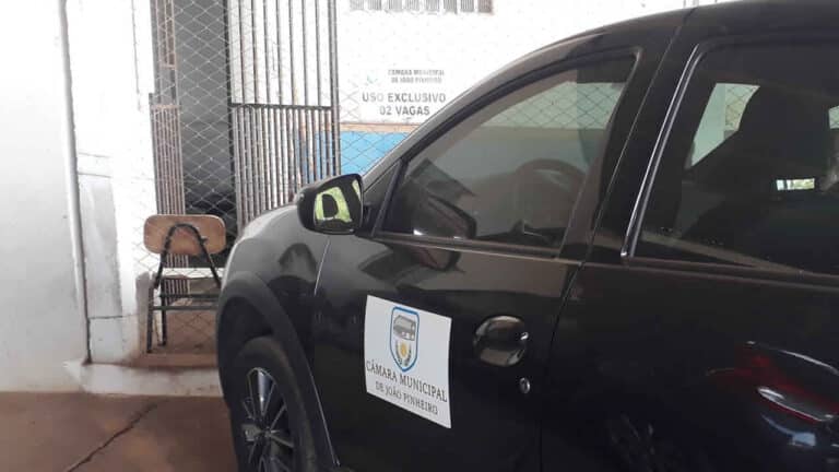 Após três anos, vereadores voltam a ter autorização para dirigir veículo oficial da Câmara de João Pinheiro