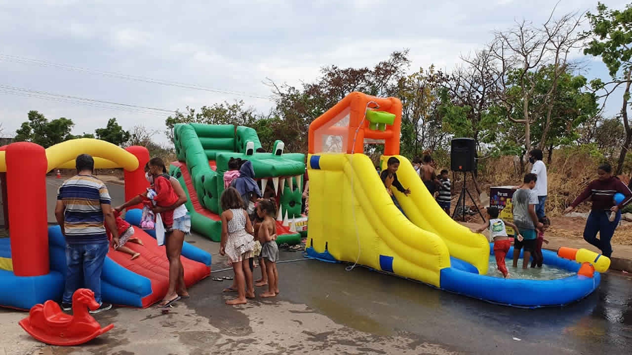 Lions Clube promove dia de diversão a crianças carentes de João Pinheiro