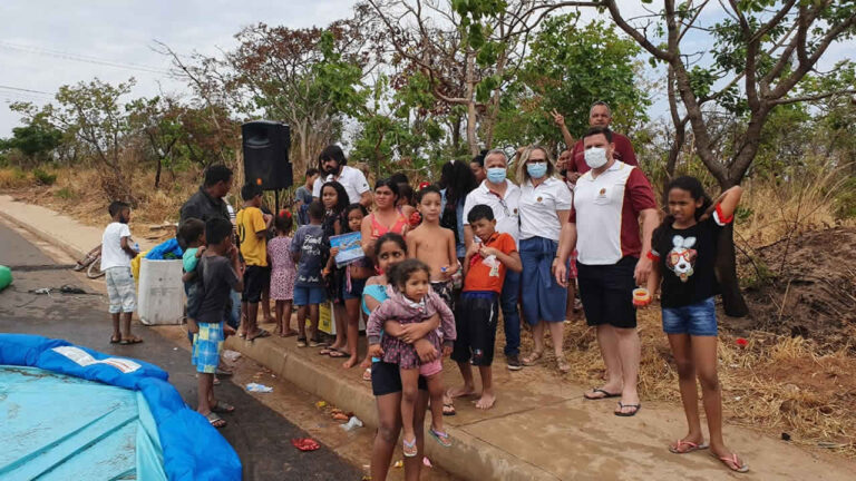 Lions Clube promove dia de diversão a crianças carentes de João Pinheiro