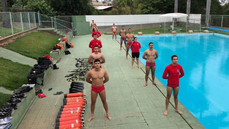 Bombeiros de João Pinheiro participam de curso de mergulho; atividades visam capacitá-los para operações aquáticas