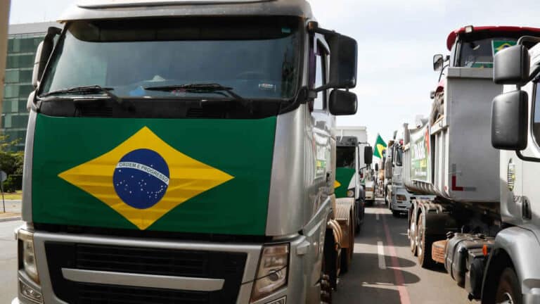 Bolsa diesel de R$ 400 prometida a caminhoneiros custará 4 bilhões ao contribuinte; oferta foi vista como piada de mau gosto