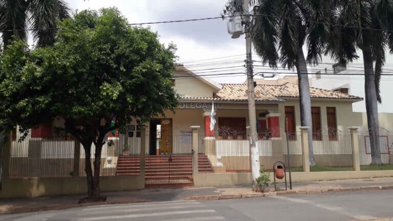 Retorno às aulas presenciais em Minas Gerais será obrigatório apenas para rede estadual