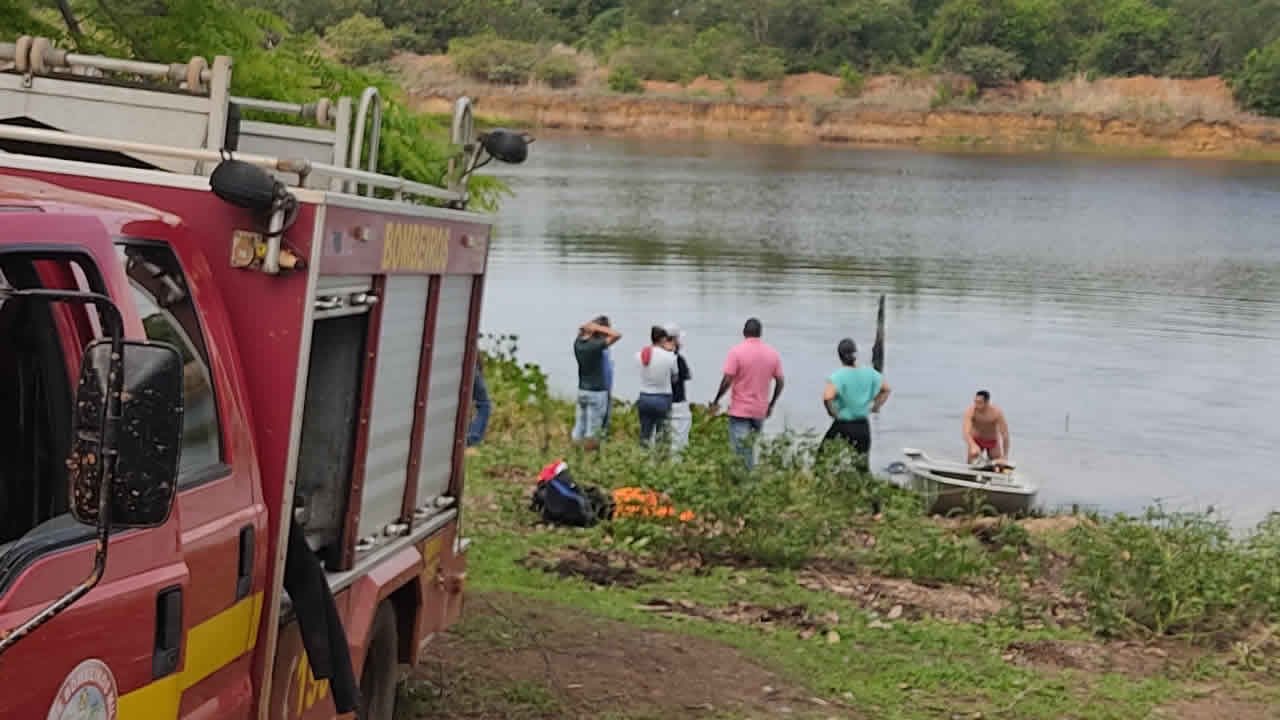 Homem pula em lagoa para se livrar de ataque de abelhas e morre afogado em João Pinheiro