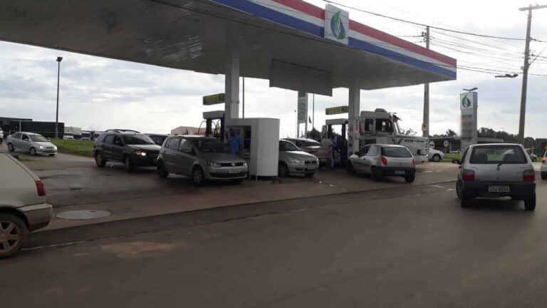 Preço da gasolina dispara e já passa dos R$ 7 em João Pinheiro