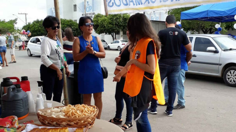 Grupo de jovens evangélicos promovem café da manhã e orações para pinheirenses no dia de finados