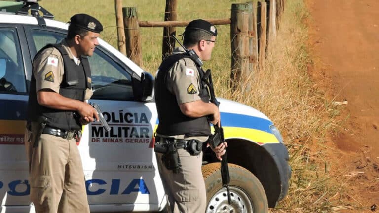 Assaltantes armados rendem família, roubam veículo, dinheiro e diversos itens na zona rural de João Pinheiro