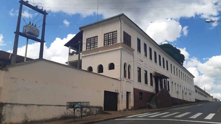 Aluno é detido após ameaçar chamar PCC para matar vice-diretora de escola em Minas Gerais