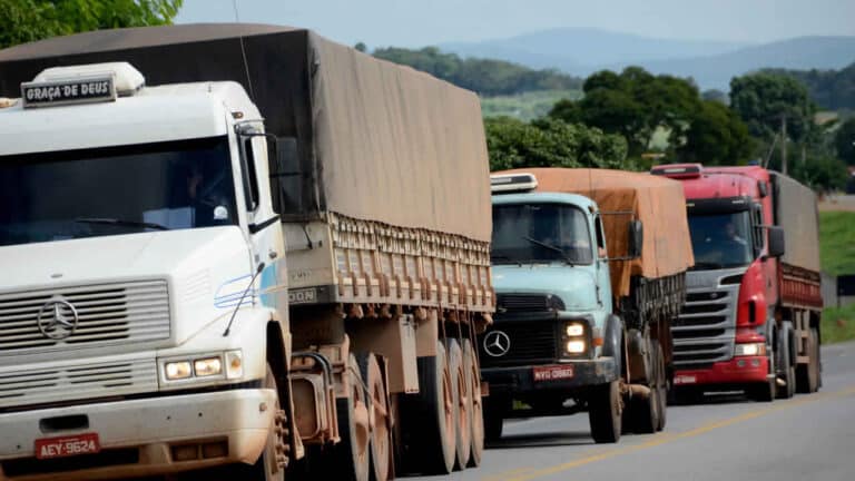 Exigência do exame toxicológico para motoristas passa a valer amanhã; multa é de R$ R$ 1.467,35