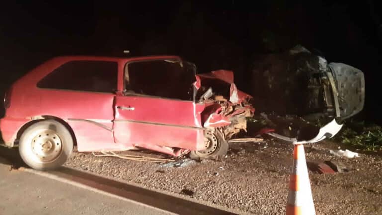 Grave acidente mata dois adolescentes e deixa seis feridos na BR-040, em Paracatu