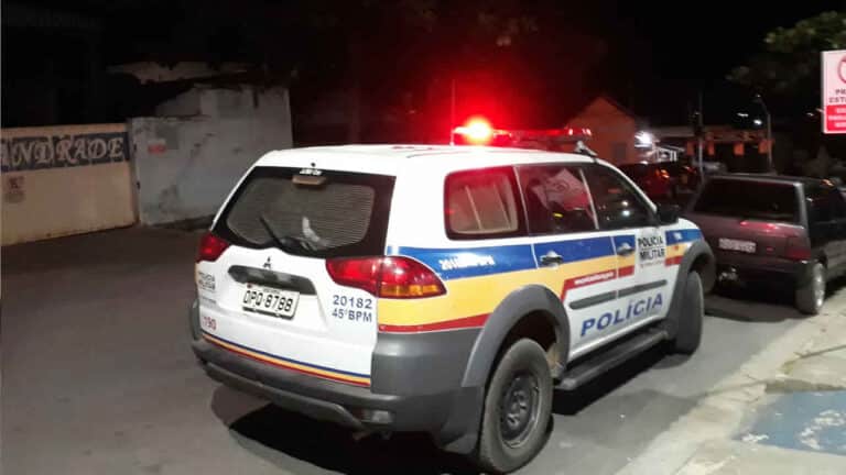 Homem resiste à abordagem, tenta pegar fuzil de PM e acaba preso após ser contido em João Pinheiro