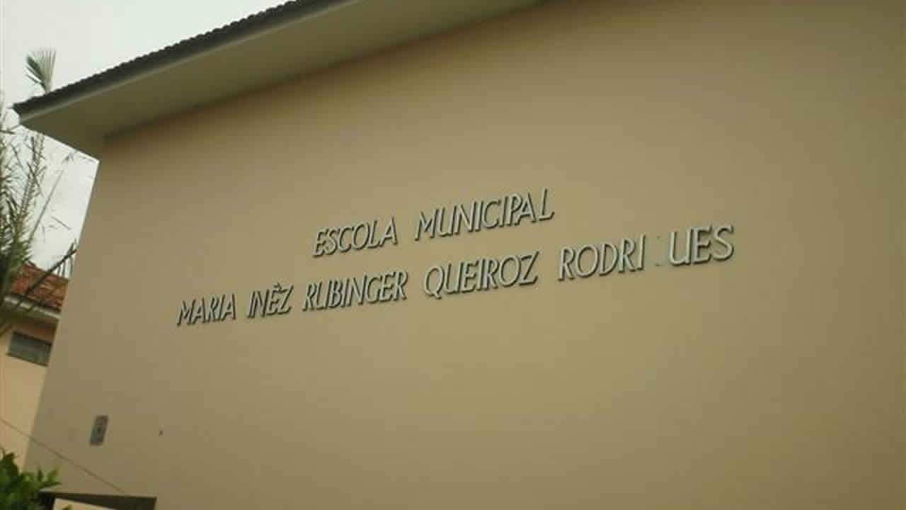 Escola de Patos de Minas suspende aulas do turno da manhã após alunos e professora testarem positivo para Covid