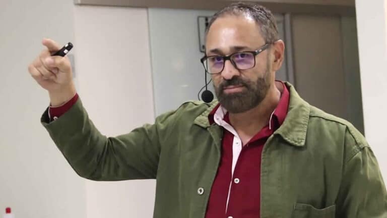 Professor da FCJP dá aula de marketing moderno em palestra na ACE; confira os principais pontos abordados