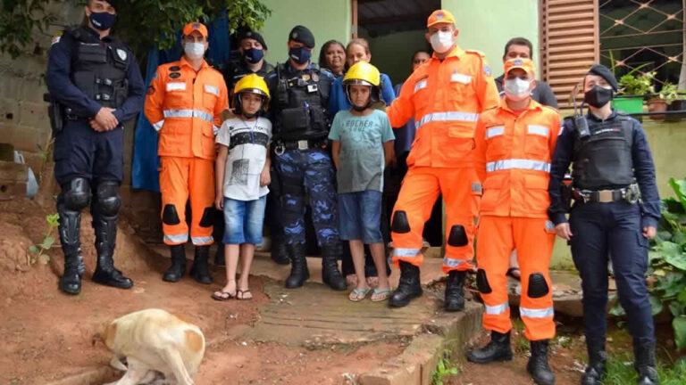 Bombeiros fazem festa surpresa para criança carente em Minas Gerais