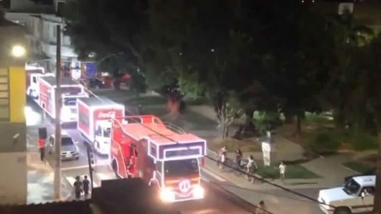 Caravana de natal da Coca-Cola passa por João Pinheiro e faz a alegria de crianças e adultos