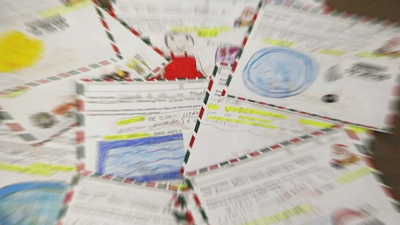 Crianças de João Pinheiro escrevem cartas para Papai Noel e aguardam ser atendidas