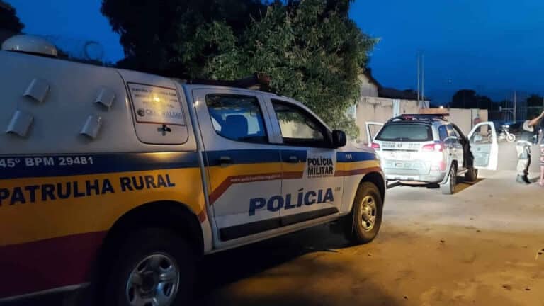 Mulher acusada de esconder drogas nos seios para traficar é presa pela PM em Brasilândia de Minas