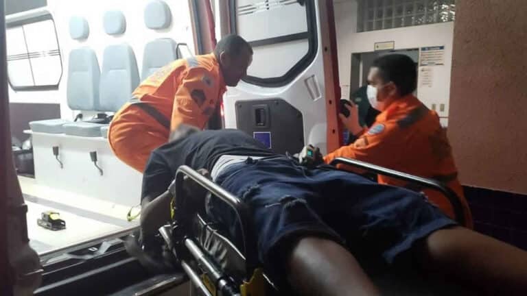 Jovem de 20 anos fica em estado gravíssimo após ser baleado na cabeça em boate, em Patos de Minas