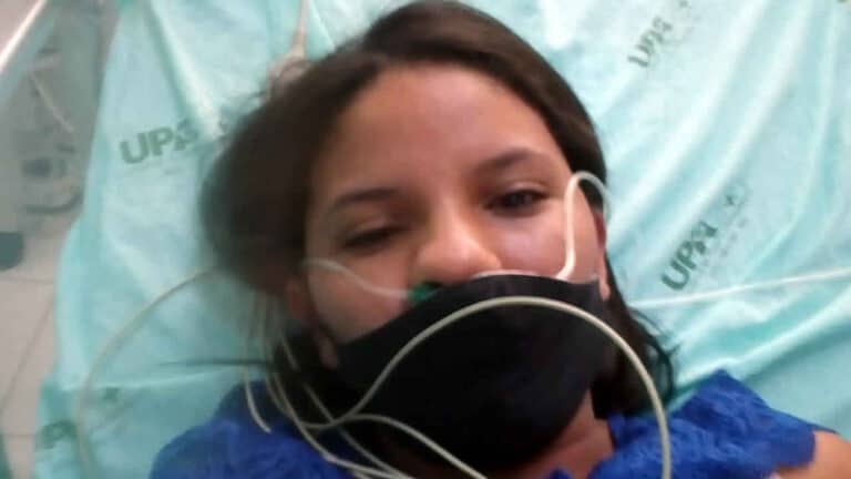 Jovem é encaminhada as pressas para hospital depois de ser picada por abelha em João Pinheiro