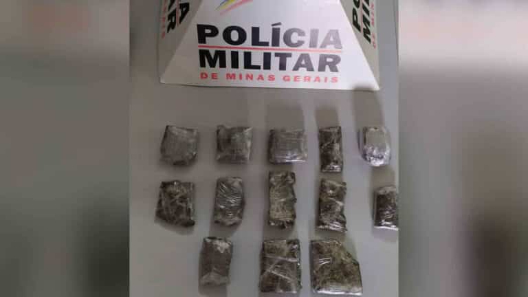 Jovem é preso depois de esconder 13 tabletes de maconha próximo a estaca de madeira na Olaria, em João Pinheiro