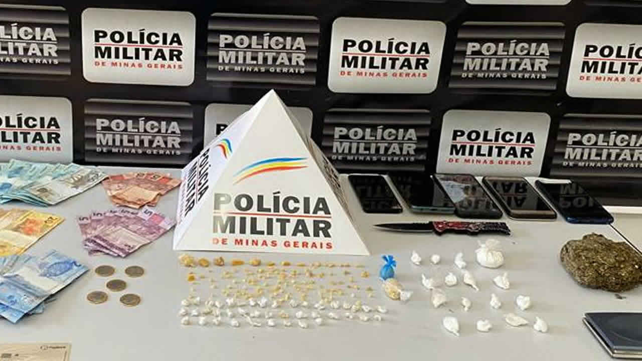 PM de João Pinheiro monta campana, apreende 174 pedras de crack, 16 porções de cocaína e mais de R mil em dinheiro