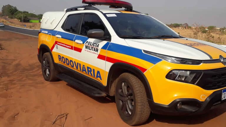 Homem é preso após ser flagrado dirigindo embriagado e sem habilitação na MG-181, em João Pinheiro