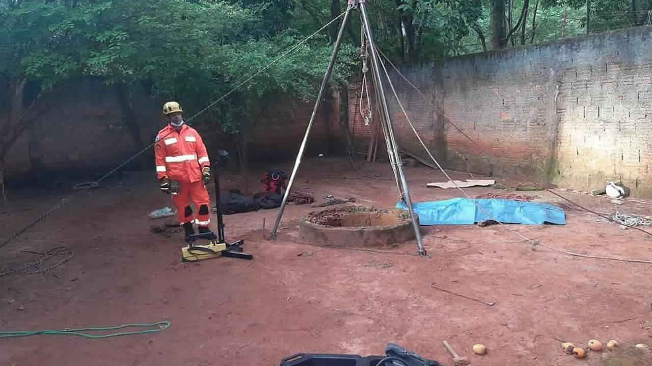 Homem morre ao cair em cisterna de 15 metros enquanto colhia mangas em Minas Gerais