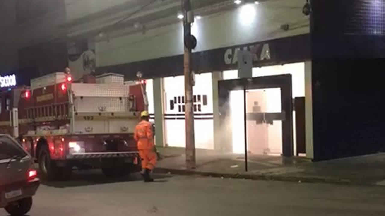 Disparo acidental do sistema de fumaça da Caixa de João Pinheiro confunde moradores e Corpo de Bombeiros é acionado