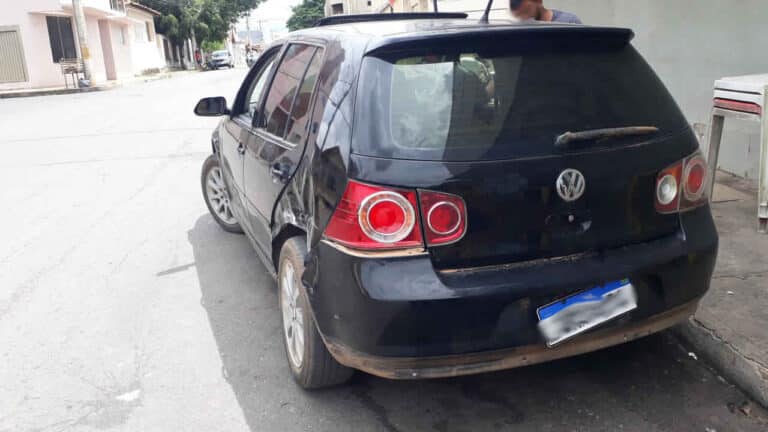 Motorista avança parada obrigatória e provoca mais um acidente no Centro de João Pinheiro