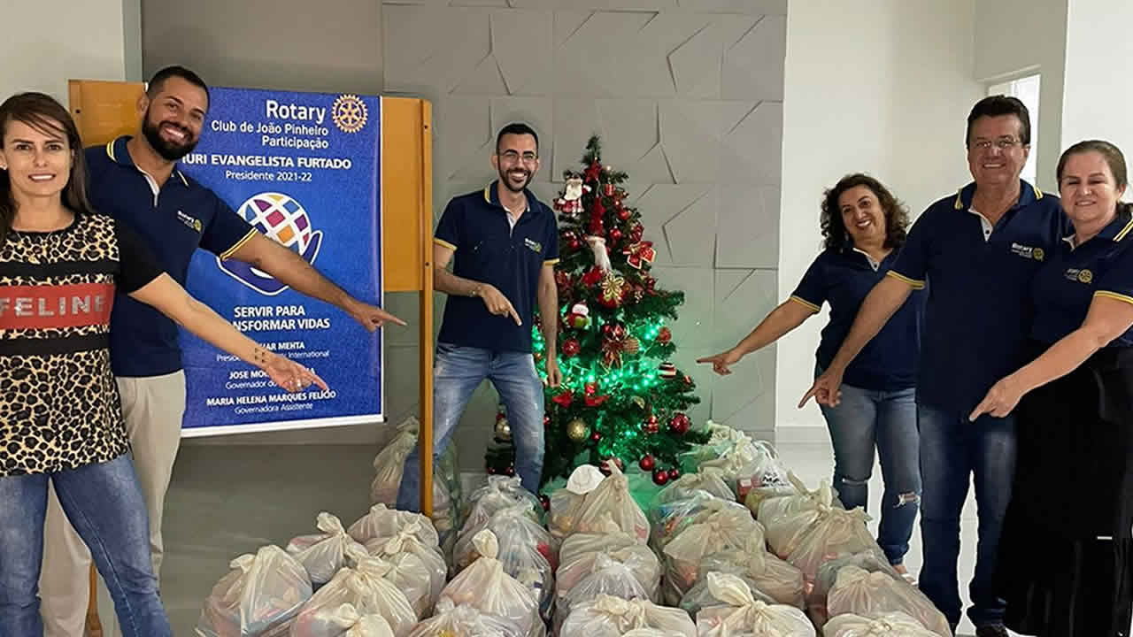 Rotary Club de João Pinheiro Participação realiza entrega de cestas básicas a famílias carentes de João Pinheiro