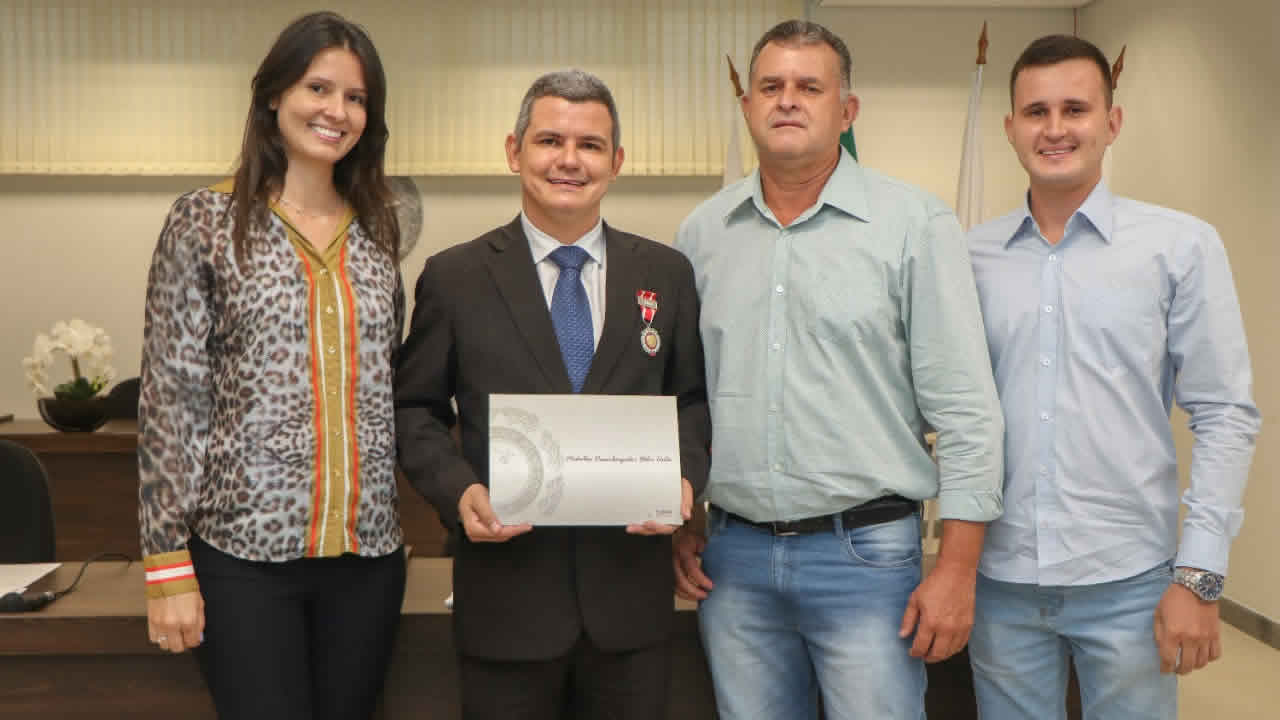 Pinheirense recebe alta honraria do TJMG após 14 anos servindo a justiça mineira