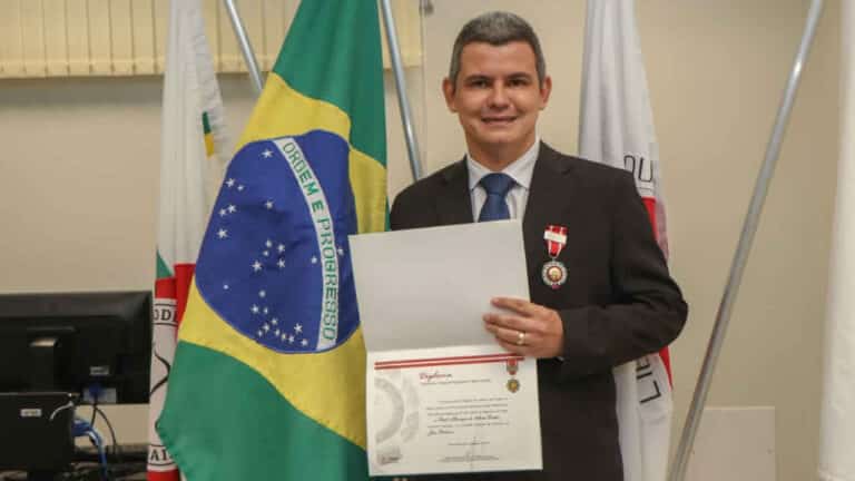 Pinheirense recebe alta honraria do TJMG após 14 anos servindo a justiça mineira