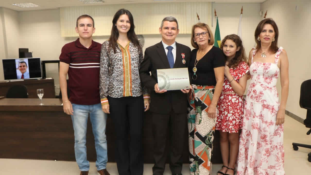 Pinheirense recebe alta honraria do TJMG após 14 anos servindo a justiça mineira