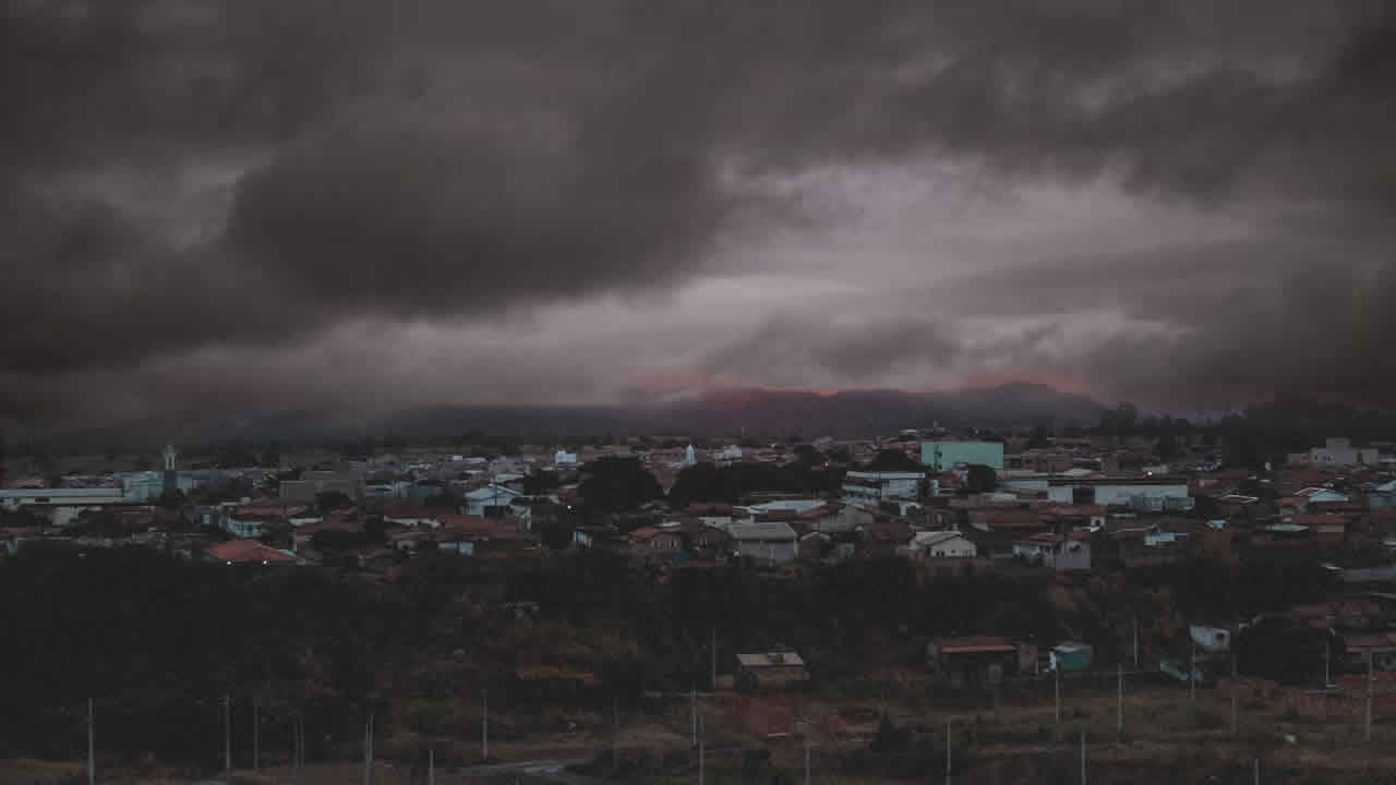 Inmet alerta para tempestades em João Pinheiro e outras 780 cidades mineiras entre esta segunda e terça
