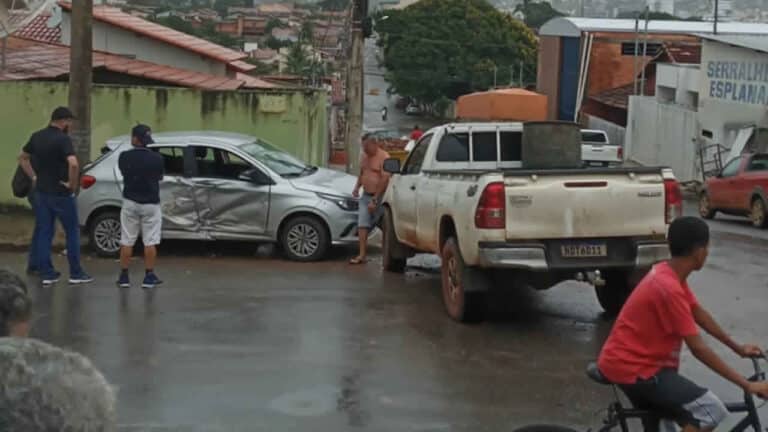 Vídeo: acidente grave é registrada no perímetro urbano de João Pinheiro após motorista avançar parada obrigatória