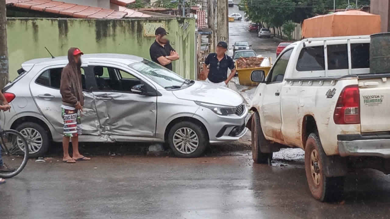 Vídeo: acidente grave é registrada no perímetro urbano de João Pinheiro após motorista avançar parada obrigatória